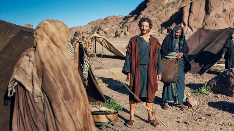 Simon Petrus (Adam Levy), Johannes (Babou Ceesay). – Bild: Bibel TV