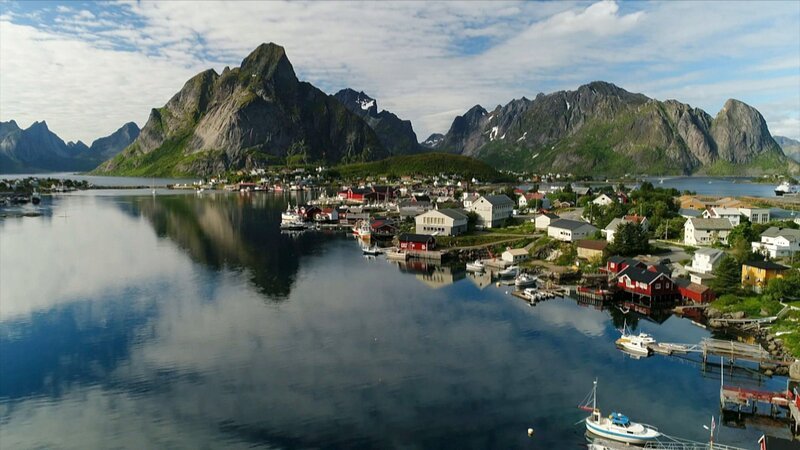 Destination Staffel 4 Episode 3 Lofoten Das Fischerdorf Reine auf den Lofoten – Bild: SRF/​ARTE Elephant Adventures