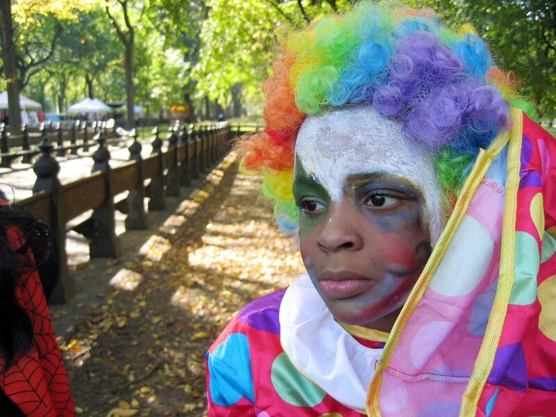 "Central Park - Das Herz Manhattans". Der Central Park, 341 ha, 8968 Parkbänke, 275 Vogelarten, 26.000 Bäume, 93,3 km Fußwege, 125 Trinkbrunnen. Es ist der erste künstlich angelegte Park der USA und nach der Katastrophe vom 11. September 2002 erfüllt der Park in New York mehr denn je die Idee des Amerikanischen Traumes - als Ort der Begegnung zwischen den Menschen. Regisseur Curt Faudon lebt seit mehr als fünfzehn Jahren in New York. Sein Film dokumentiert den Central Park und das Leben in ihm über alle vier Jahreszeiten. – Bild: ORF "Central Park - Das Herz Manhattans". Der Central Park, 341 ha, 8968 Parkbänke, 275 Vogelarten, 26.000 Bäume, 93,3 km Fußwege, 125 Trinkbrunnen. Es ist der erste künstlich angelegte Park der USA und nach der Katastrophe vom 11. September 2002 erfüllt der Park in New York mehr denn je die Idee des Amerikanischen Traumes - als Ort der Begegnung zwischen den Menschen. Regisseur Curt Faudon lebt seit mehr als fünfzehn Jahren in New York. Sein Film dokumentiert den Central Park und das Leben in ihm über alle vier Jahreszeiten. – Bild: ORF