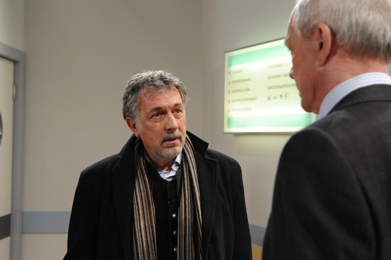 Julius (Michele Oliveri, l.); Werner (Dirk Galuba, r.) – Bild: ARD /​ Ann Paur