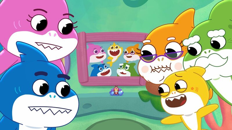 Mommy Shark (oben, l.), Daddy Shark (unten, l.), Grandma Shark (3.v.r.), Baby Shark (2.v.r.), Grandpa Shark (r.). – Bild: Paramount