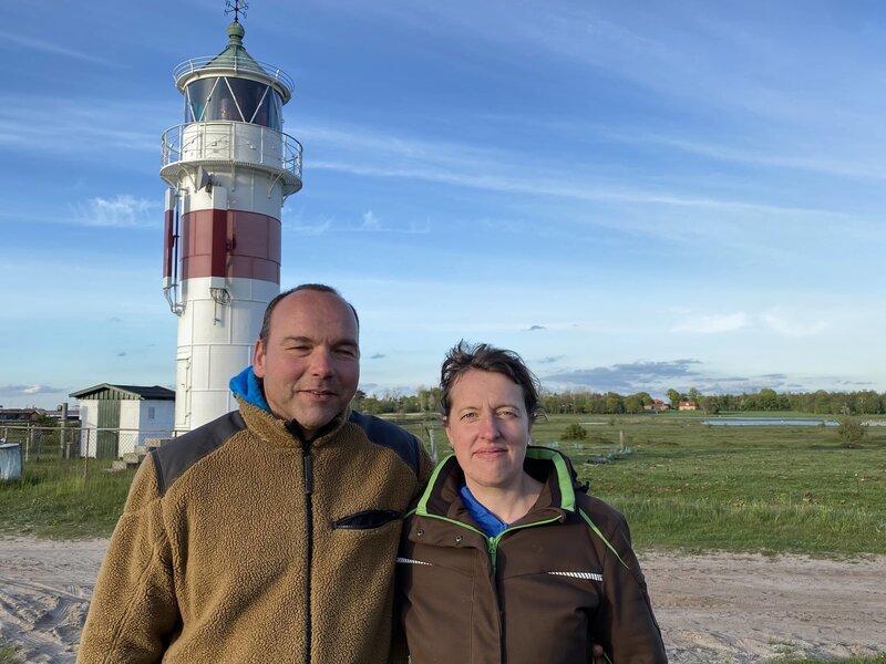 Dirk und Isabell Schäfer wagen den Neuanfang auf einer dänischen Insel. – Bild: ZDF und Aleksandr Derzhiev