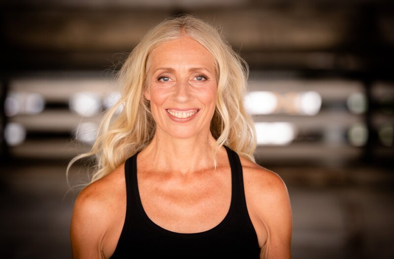 Berlin Sounds Inside, das ist der Musiktalk zur Stadt, mit Tiefgang und Überraschungen. Nach dem großen Erfolg der ersten Staffel geht die Gesprächsreihe jetzt in die zweite Runde. Unter anderem mit Nina Chuba, Zartmann, Herbert Grönemeyer, Paul van Dyk oder Marianne Rosenberg. – Anja Caspary ist Popkultur-Korrespondentin für den Rundfunk Berlin-Brandenburg (rbb). – Bild: rbb/​Gundula Krause