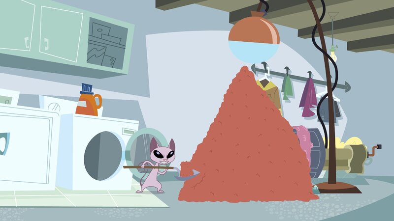 Kat bastelt an einer elektrostatischen Maschine, mit der er sich seine geliebten Fischie-Happen ins Haus saugen möchte. – Bild: SUPER RTL