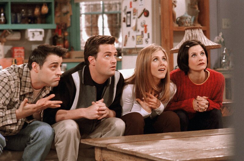 (v.l.n.r.) Joey Tribbiani (Matt LeBlanc); Chandler Bing (Matthew Perry); Rachel Green (Jennifer Aniston); Monica Geller (Courteney Cox) – Bild: TVN/​WB