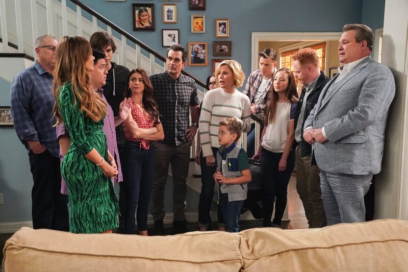 ED O’NEILL, SARAH HYLAND, TY BURRELL, JULIE BOWEN, JEREMY MAGUIRE, NOLAN GOULD, AUBREY ANDERSON-EMMONS, JESSE TYLER FERGUSON, ERIC STONESTREET – Bild: Eric McCandless /​ ABC /​ American Broadcasting Companies, Inc.