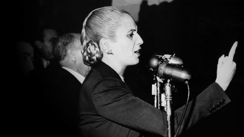 Eva Perón mobilisiert als Frau des argentinischen Präsidenten Juan Perón Millionen und schreibt politische Geschichte. Ihr Einfluss wirkt bis heute nach. – Bild: ORF/​Autentic GMBH/​Getty Image
