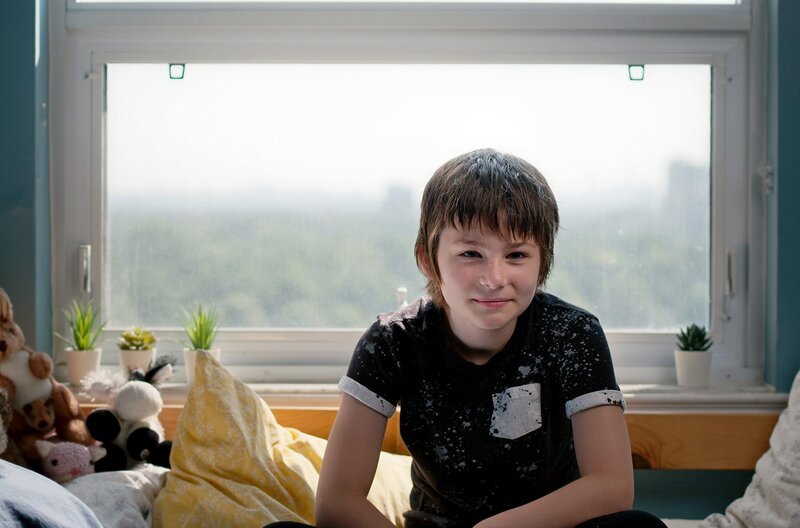 Der zehnjährige Meems Lutman aus Toronto wurde als Mädchen geboren, doch er merkt schon früh, dass sein biologisches Geschlecht nicht mit seiner Identität übereinstimmt. – Bild: 2825772 Ontario Inc. Der zehnjährige Meems Lutman aus Toronto wurde als Mädchen geboren, doch er merkt schon früh, dass sein biologisches Geschlecht nicht mit seiner Identität übereinstimmt. – Bild: 2825772 Ontario Inc.