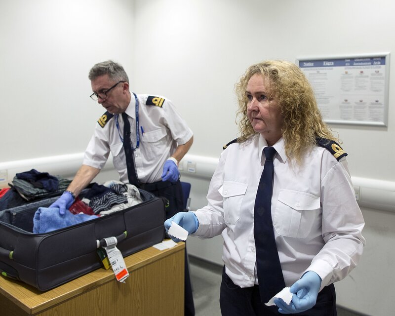 Michele Brady (r.); Bruce Heller (l.) – Bild: Conor Ó Mearáin for Sky
