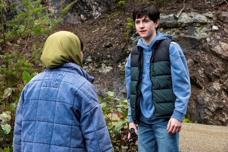 Judah Prehn als Max Hawthorne in der Resident Alien Folge „Tunnel Vision“ (Episode 409). – Bild: USA Network /​ NBCU; Universal Content Productions LLC