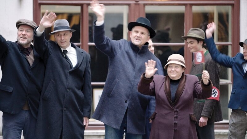 Nachstellung: Jubel beim Anschluss 1938. – Bild: Pammer Film /​ ORF