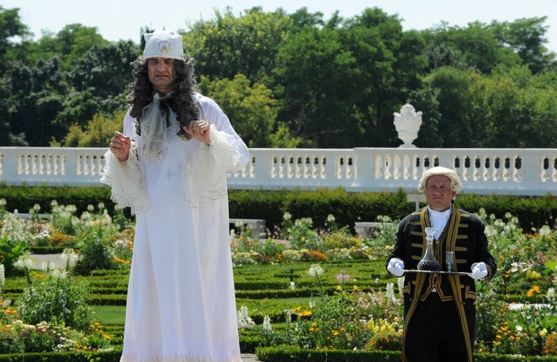 Ob Onkel Alfons (Heinrich Schafmeister) wirklich noch zurechnungsfähig ist? – Bild: ZDF/​Oliver Roth