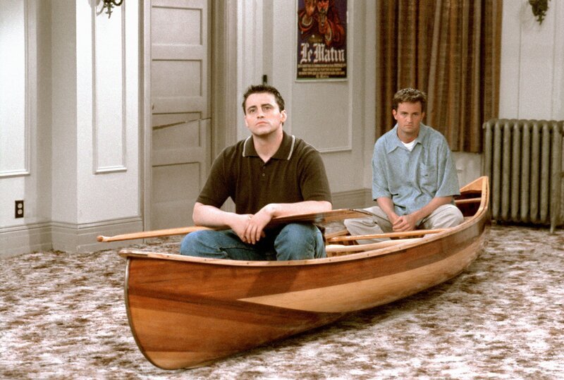 Joey Tribbiani (Matt LeBlanc, l.); Chandler Bing (Matthew Perry, r.) – Bild: TVN/​WB