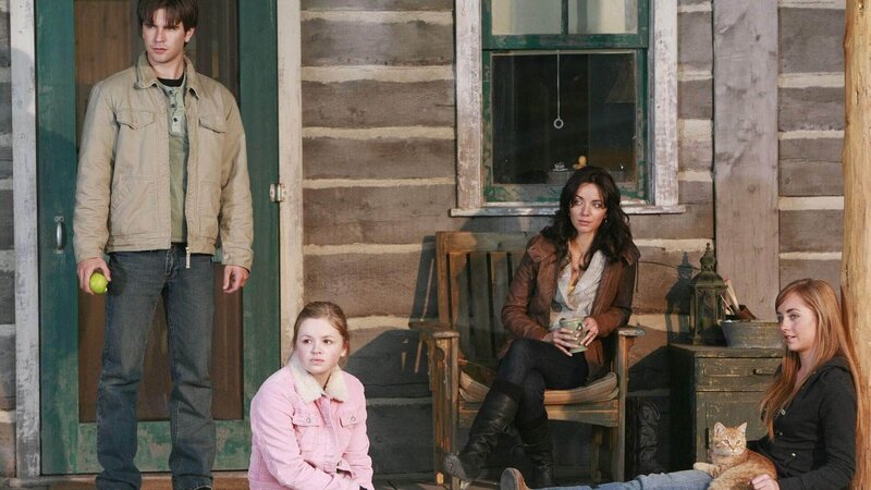 (v.l.): Ty (Graham Wardle), Mallory (Jessica Amlee), Lou (Michelle Morgan) und Amy (Amber Marshall) – Bild: MG RTL D