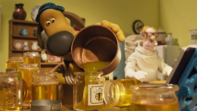 Die Schafe feiern den Geburtstag des Farmers und kosten von seiner Torte. – Bild: WDR/2025 Aardman Animation Ltd. Die Schafe feiern den Geburtstag des Farmers und kosten von seiner Torte. – Bild: WDR/2025 Aardman Animation Ltd.