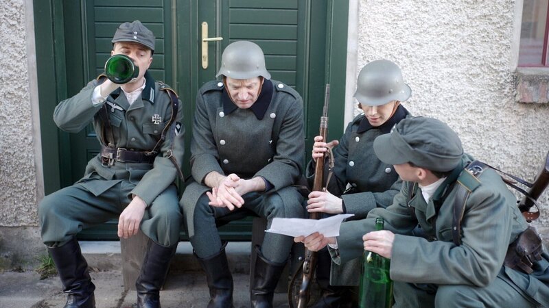 Nachstellung: Wehrmachtsoldaten. – Bild: Pammer Film /​ ORF