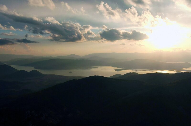 Der Prespa-Nationalpark befindet sich im Dreiländereck von Nordmazedonien, Albanien und Griechenland. – Bild: Torben Müller/​Vincent Productions