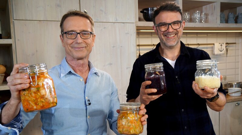 Dr. Matthias Riedl (li) und Tarik Rose. – Bild: NDR/​dmfilm/​Florian Kruck