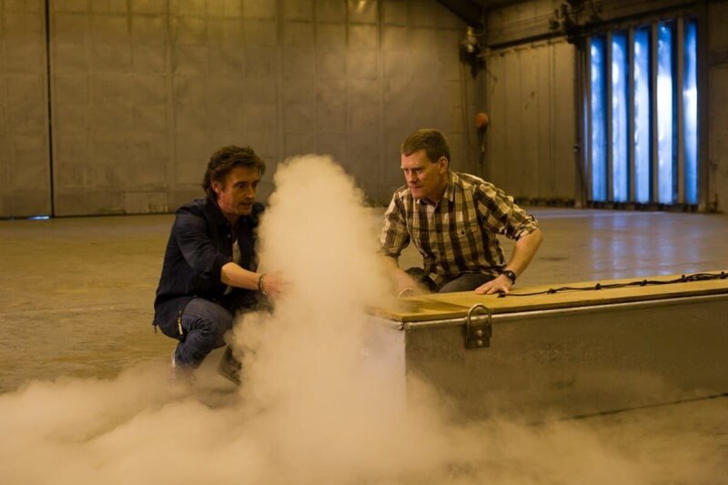L-R: Richard Hammond and Dr. Jim McQuaid during the making a cloud experiment – Bild: National Geographic Channel