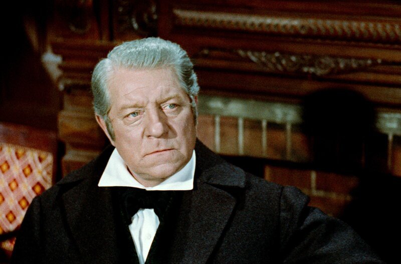Jahre nach seiner Freilassung ist Jean Valjean (Jean Gabin) zu einem einflussreichen und angesehenen Mann geworden. – Bild: ARTE F /​ Pathé Films/​Production Artistique Cinématographique/​Serena Films/​D.E.F.A Spielfilmstudio