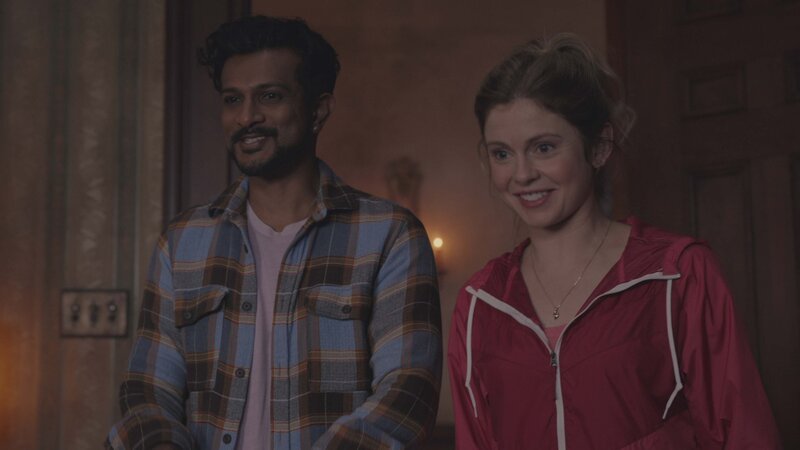 Jay (Utkarsh Ambudkar), Samantha (Rose McIver) – Bild: Paramount /​ CBS Broadcasting Inc.