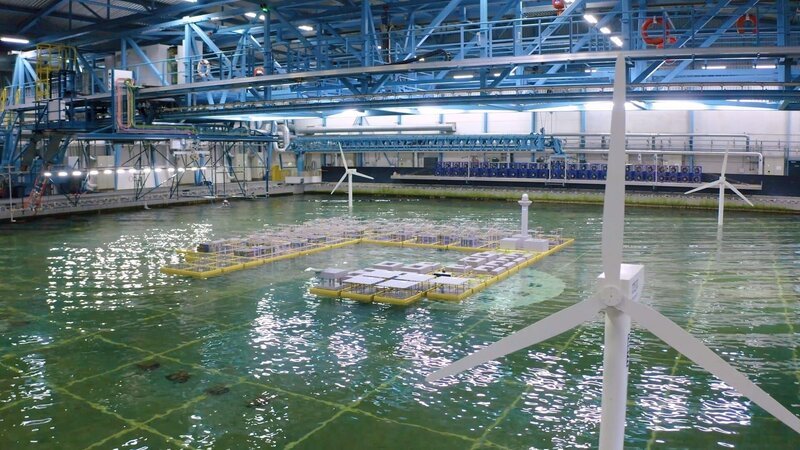 Im niederländischen Institut Marin simulieren Forscher, wie eine schwimmende Stadt hohen Wellen standhält. – Bild: ZDF und Xavier Marquis