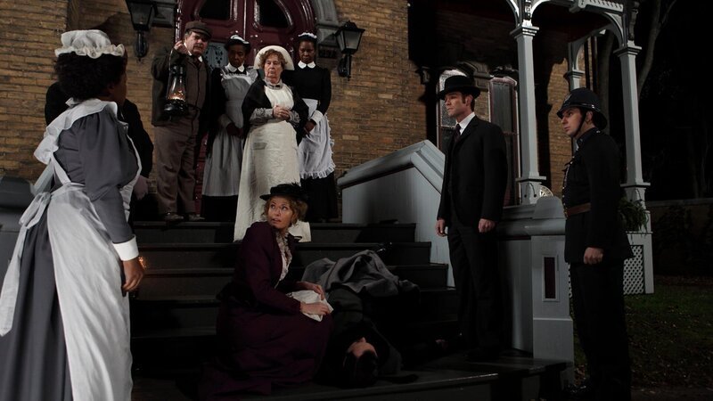 Julia Ogden (Helene Joy, m.) und William Murdoch (Yannick Bisson, r.) – Bild: AXN White