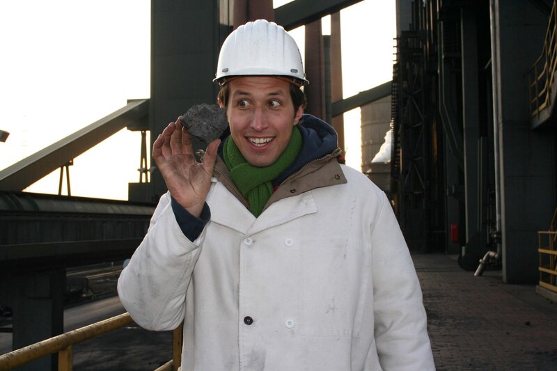 Willi ist heute in einem Bergwerk, um zu erfahren, wie Steinkohle abgebaut wird und später zu Koks weiterverarbeitet wird. – Bild: BR/​megaherz gmbh