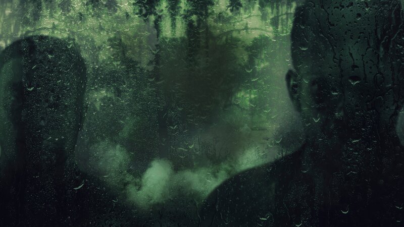 Silhouette zweier Männer vor dem Fenster. – Bild: aestan /​ Crime + Investigation /​ A+E Networks