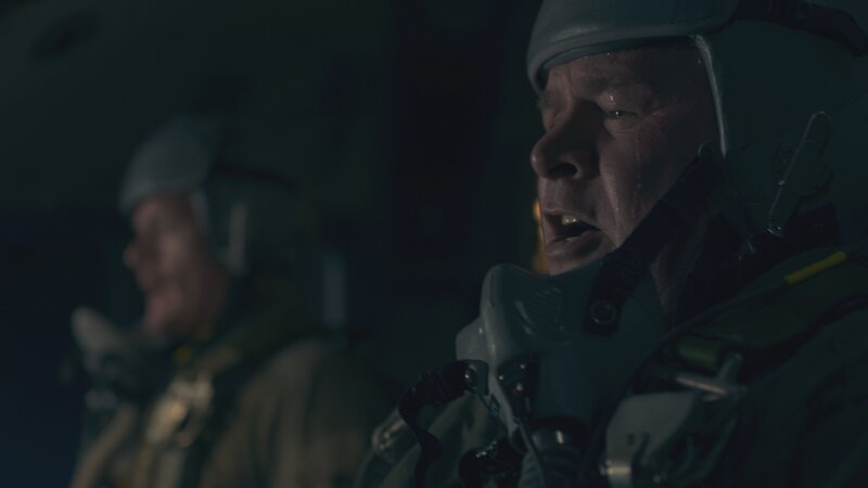 REENACTMENT – Commander Kevin Sweeney (played by Marty Moreau) is relieved and thrilled to have safely completed the extremely challenging landing of US Air Force – KC-135E. – Bild: National Geographic