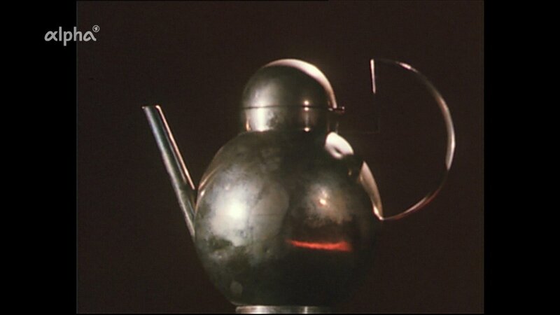 Ein Rückblick auf die Geschichte vom „Bauhaus“ im Jahr 1969 – Teekanne von 1924. – Bild: SWR