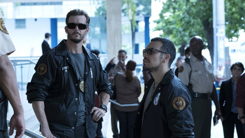 L-R: Steve Hammond (Ryan Kwanten), Ramos (J.J. Soria) – Bild: AXN Black