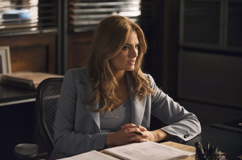 Beckett (Stana Katic) verliert sich immer mehr in ihren Racheplänen. Ihre Beziehung mit Castle leidet deutlich darunter … – Bild: 2015 American Broadcasting Companies, Inc. All rights reserved. /​ Greg Gayne Lizenzbild frei