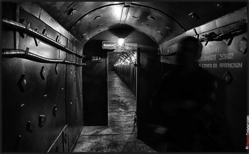Im ehemaligen geheimen Leitstand für Atomraketen mitten in Moskau. Verbindungstunnel der Hauptröhren. – Bild: ZDF/​Maxim Tarasjugin