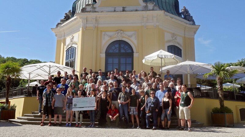 Für viele Hamburger Tierpfleger ist das jährliche Huftierpfleger-Treffen ein Muss – es findet im Wiener Tiergarten Schönbrunn statt. – Bild: BR/​NDR/​Doclights GmbH