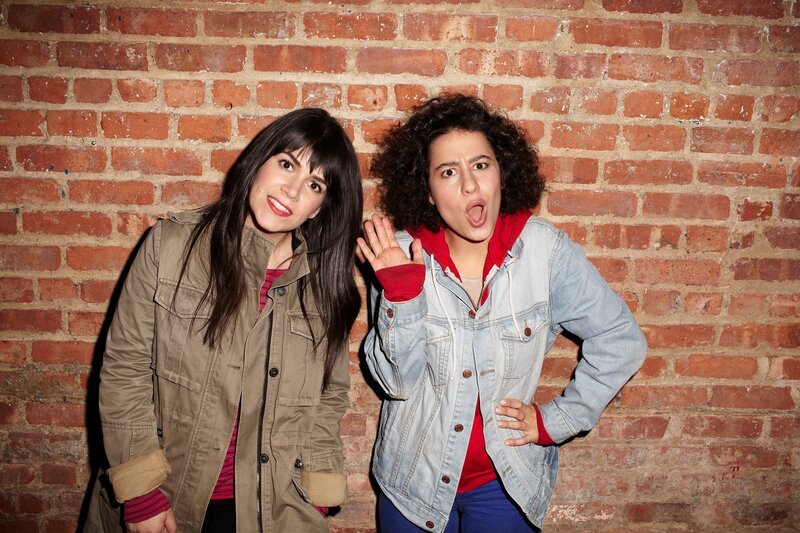 v.li: Abbi Abrams (Abbi Jacobson), Ilana Wexler (Ilana Glazer) – Bild: Lane Savage/​Lane Savage