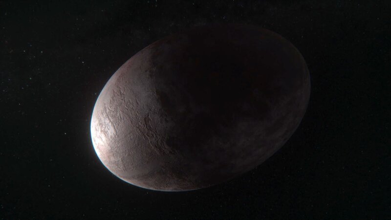 Haumea, ein Zwergplanet im Kuipergürtel, ist sehr weit vom Mittelpunkt des Sonnensystems entfernt. Seine Eiform widerspricht eigentlich den Gesetzen der Schwerkraft. – Bild: ZDF und BBC