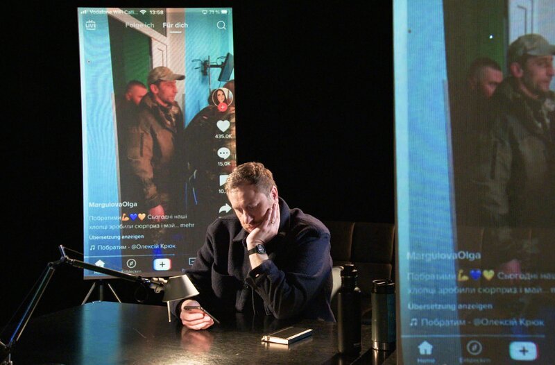 Chatten, posten, scrollen – Warum Social Media unser Leben diktiert. – Bild: SWR Chatten, posten, scrollen – Warum Social Media unser Leben diktiert. – Bild: SWR