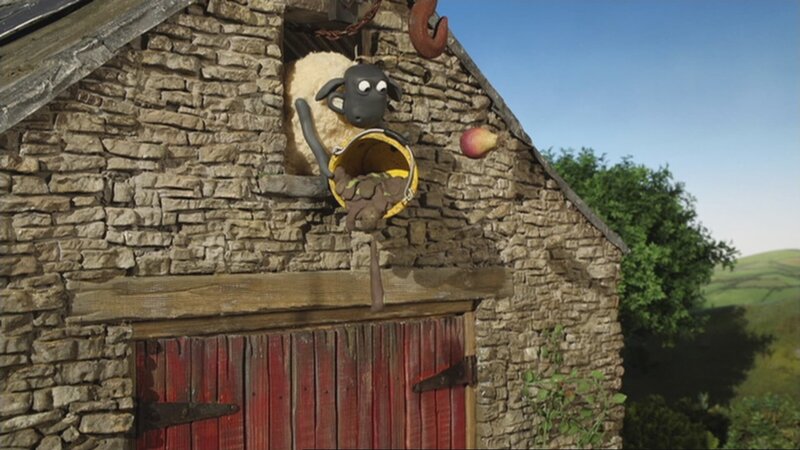 Ein ungebetener Gast hat sich unter die Schafe gemischt. – Bild: KiKA