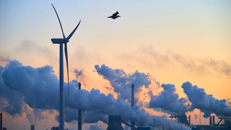 Während Trumps Amerika Klimaschutz aktiv bekämpft und der Green Deal in Europa wankt, werden Elektrifizierung und Dekarbonisierung für China zum Exportschlager. – Bild: ZDF und Lohfink