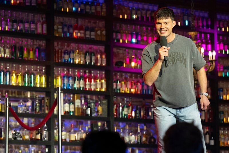 Gastgeberin Daphne de Luxe. – Bild: WDR/​Melanie Grande