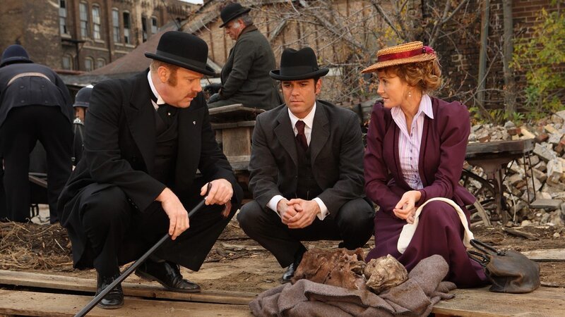 Inspector Thomas Brackenreid ( Thomas Craig, L ), Detective William Murdoch ( Yannick Bisson, M ), Dr. Julia Ogden ( Helene Joy, R ) – Bild: AXN White