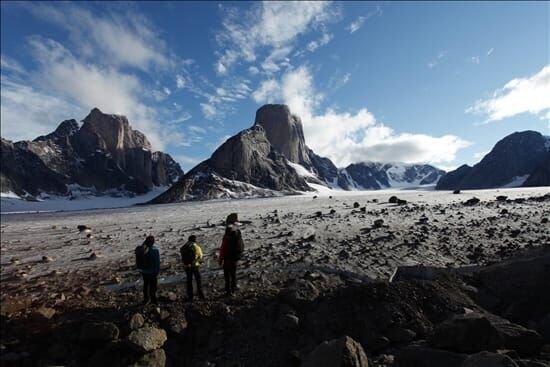 „eXplorers“ präsentiert außergewöhnliche Menschen, die auf der Suche nach dem ultimativen Kick sind – und zwar an den entlegensten, gefährlichsten und unwirtlichsten Orten der Erde: Die Huberbuam, Alexander und Thomas Huber … – Bild: AB Groupe – for promotion only /​ TREK