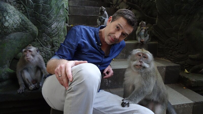 „Terra X“-Moderator Dirk Steffens: „Affen sind ja tatsächlich unsere nächsten Verwandten im Tierreich“. – Bild: ZDF/​Axel Schmidt