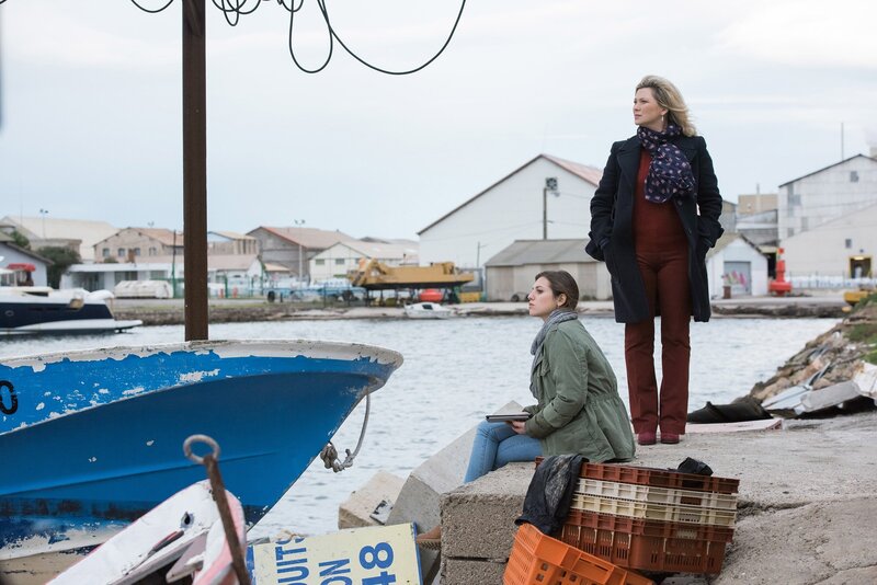 Victoire Filippi (Pénélope Lévêque, l.); Candice Renoir (Cécile Bois, r.) – Bild: Boxeur 7 /​ FTV /​ Fabien Malot