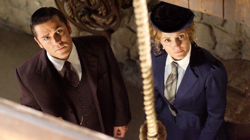 William Murdoch (Yannick Bisson) und Julia Ogden (Helene Joy) – Bild: AXN White