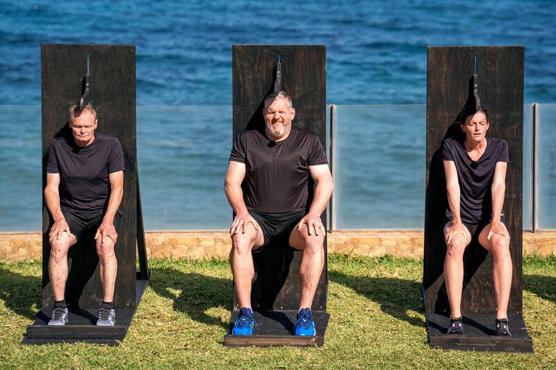 Sieben ehemalige Sportstars stellen sich einem harten Wettkampf in unterschiedlichen Disziplinen. Dabei leben sie während einer Woche gemeinsam in Andalusien. Im Spiel „Die Wand“ zeigt sich, wer die stärksten Oberschenkel hat. – Bild: SRF/​Valeriano di Domenico