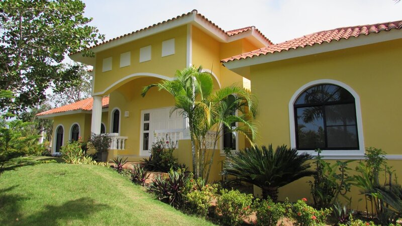 Exterior of Panorama Village as seen on HGTV’s Caribbean Life. – Bild: HGTV /​ Scripps /​ Scripps Networks, LLC