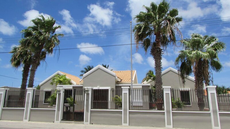 Exterior of La Modanza shown to Clients Tiffany and William Howard, in Aruba, as seen on HGTV’s Caribbean Life – Bild: Scripps Networks, LLC