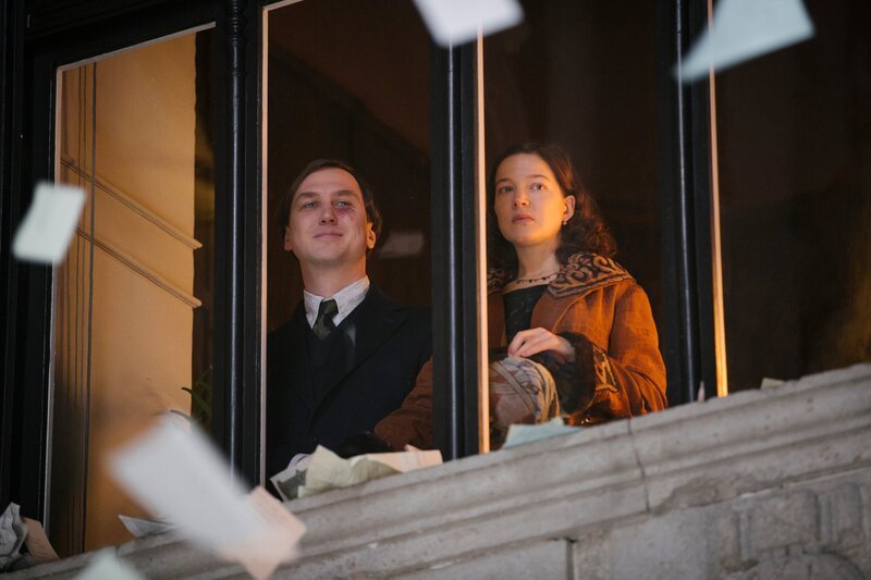 Alles gewonnen: lars Eidinger als Alfred nzssen, hannah Herzsprung als Helga Rath – Bild: Frédéric Batier/​X Filme Creative Pool GmbH/​ARD Degeto Film GmbH/​Sky Deutschland/​WDR/​Beta Film GmbH